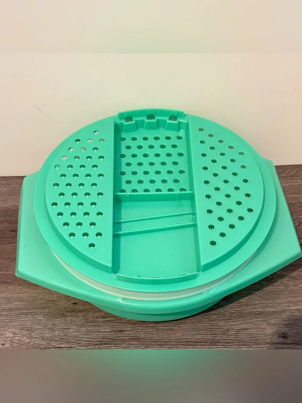 Vintage 1970’s Tupperware Cheese Grater/Shredder Bowl Set- NWOT